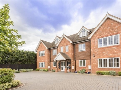 2 bedroom property to let in Cherry Tree Road Beaconsfield HP9