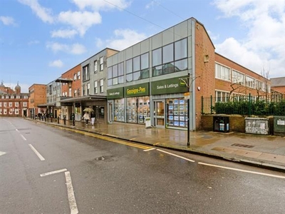 2 bedroom property to let in Guildford
