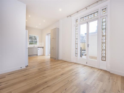 3 bedroom property to let in Cranes Park Surbiton KT5