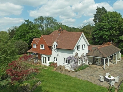 5 bedroom luxury Detached House for sale in Tadworth, England
