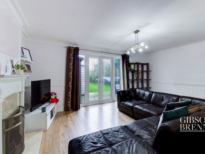 Detached house for sale in Central Avenue, Rochford SS4