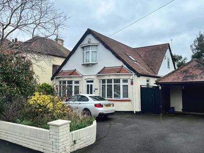 Detached house for sale in Southbourne Grove, Westcliff-On-Sea SS0