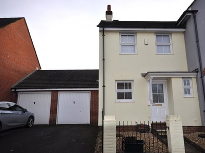 End terrace house to rent in Trinity Close, Wellington TA21