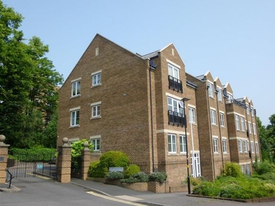 Flat to rent in Caversham Place, Sutton Coldfield, West Midlands B73
