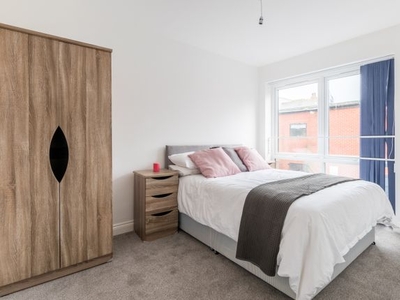 Flat to rent in Park Residence, Holbeck, Leeds LS11
