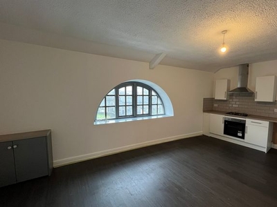 Flat to rent in Tylacelyn Road Penygraig -, Tonypandy CF40
