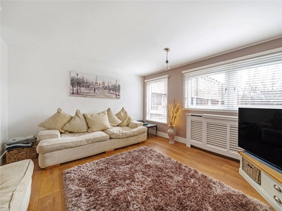 Maisonette for sale - Lovelinch Close, London, SE15