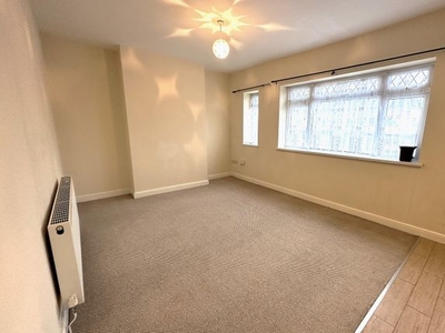 Maisonette to rent in Newport Road, Rumney, Cardiff. CF3