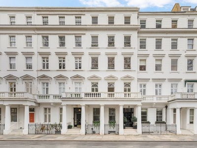Mews house for sale in Lowndes Square, Knightsbridge, London SW1X