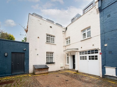 Mews house for sale in Princes Gate Mews, London SW7