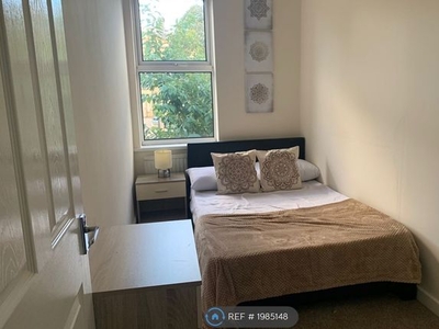 Room to rent in Clifton Lane, Rotherham S65