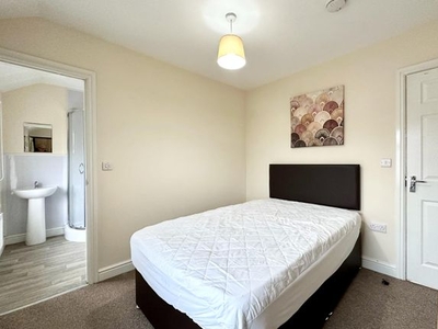 Shared accommodation to rent in Birch Avenue, Skellow, Doncaster DN6