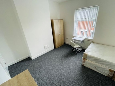 Shared accommodation to rent in Harris Street, Stoke-On-Trent, Staffordshire ST4