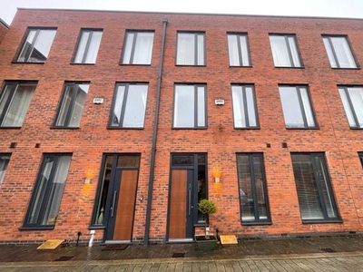 Terraced house to rent in St Pauls Square, Jewellery Quarter, Birmingham B3