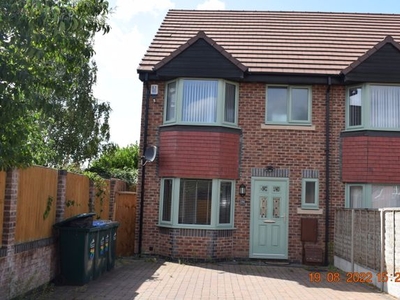 Town house to rent in Lucerne Close, Coventry CV2
