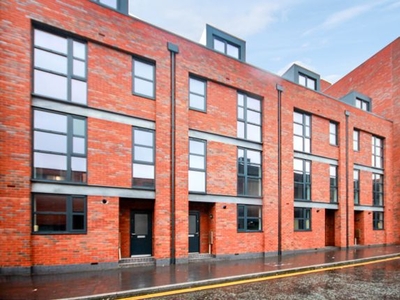 Town house to rent in Moreton Street, Jewellery Quarter B1