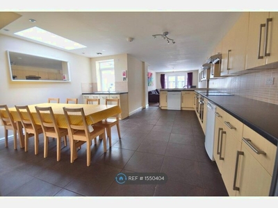 10 Bedroom Terraced House To Rent