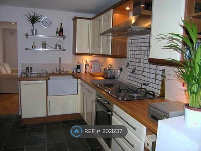 2 Bedroom End Terrace House To Rent
