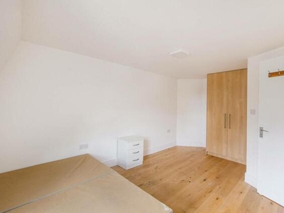 2 Bedroom Flat For Rent In Camberwell, London