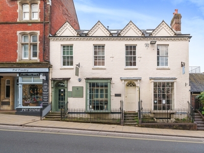 2 bedroom property to let in High Street Winchester SO23