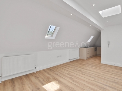 2 bedroom property to let in Ossulton Way Lo N2