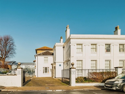 2 Bedroom Retirement Apartment For Sale in Worthing, West Sussex