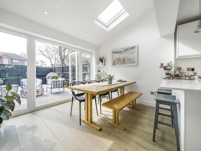 3 bedroom House for sale in Franche Court Road, Earlsfield SW17