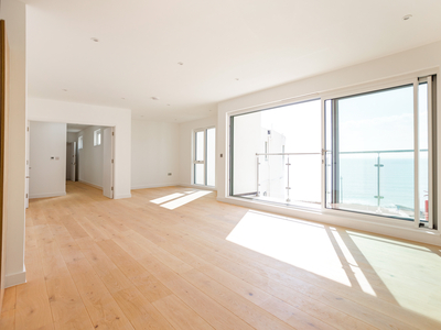 3 bedroom property for sale in Marine Drive, Brighton, BN2