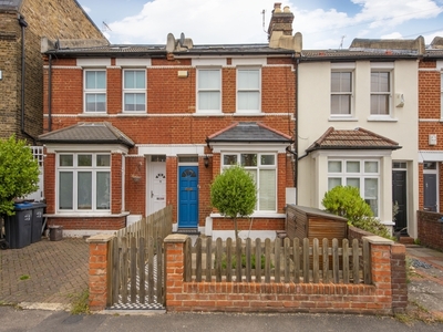 3 bedroom property to let in Amity Grove Raynes Park SW20