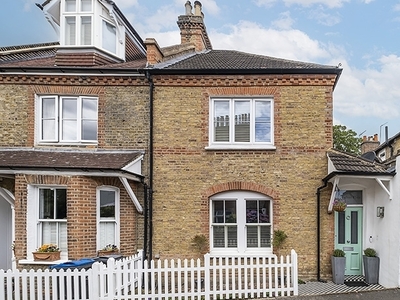 3 bedroom property to let in Strachan Place Wimbledon Village SW19