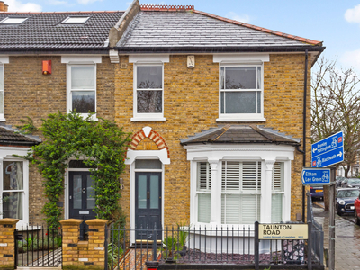 4 bedroom property for sale in Taunton Road, London, SE12