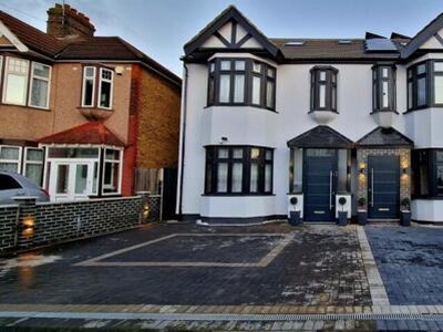 5 Bedroom House Woodford Green Greater London