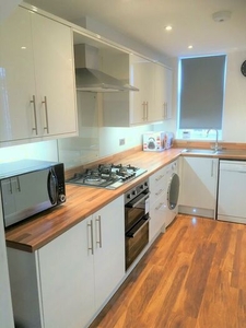 5 Bedroom Terraced House To Rent