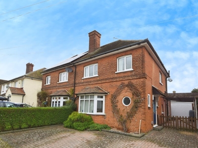 Avenue Road, Chelmsford - 3 bedroom semi-detached house