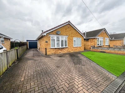 Hollytree Avenue, HULL - 2 bedroom detached bungalow