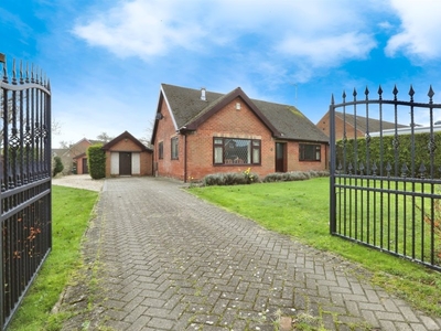 Long Lane, Carlton-In-Lindrick, Worksop - 4 bedroom detached house