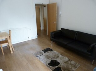 1 bedroom flat for rent in 1 Bed Flat, Colum Road, CF10