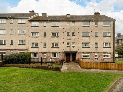 2 bed first floor flat for sale in Clermiston
