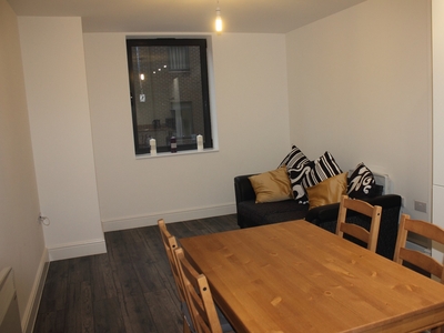 2 Bed Flat, Queens House, S1
