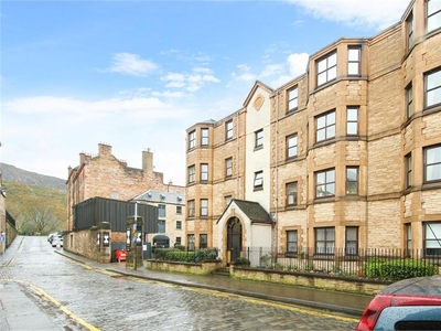 2 bed ground floor flat for sale in Newington