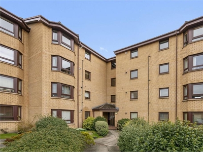 2 bed second floor flat for sale in Newington