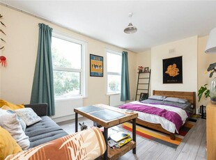2 bedroom apartment for rent in Glyn Road, London, E5