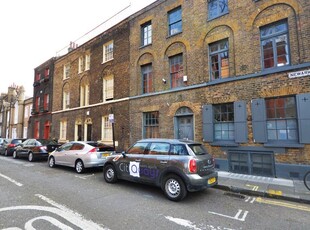 2 bedroom duplex for rent in Newark Street, London, E1