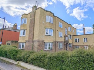 2 bedroom flat for rent in Abbey Court, Holywell Hill, St Albans, Herts, AL1