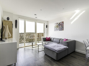 2 bedroom flat for rent in Bollo Ln, London, W3