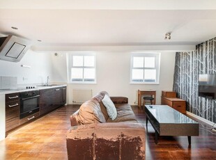 2 bedroom flat for rent in Chapel Market, Islington, N1