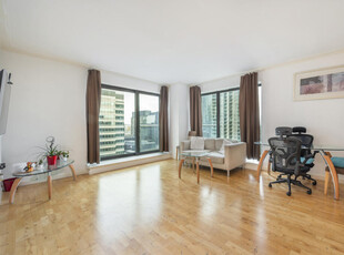 2 bedroom flat for rent in Discovery Dock Apartments East,
3 South Quay Square, E14