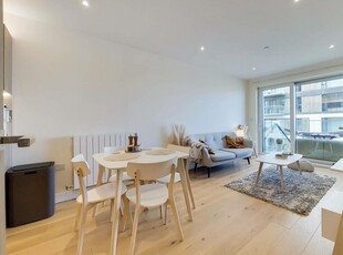 2 bedroom flat for rent in Duke of Wellington Avenue, Woolwich, London, SE18