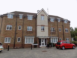 2 bedroom flat for rent in Haywood Avenue, Minster, Kent, ME12