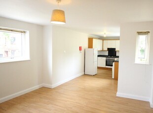 2 bedroom flat for rent in Hotwell Road, Bristol, BS8